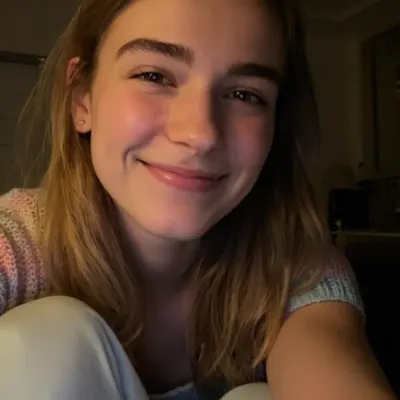 Полина, 23